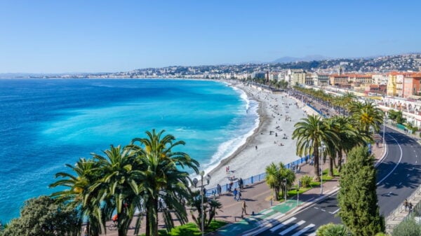 La Baie des Anges e la Promenade des Anglais viste dall’alto a Nizza