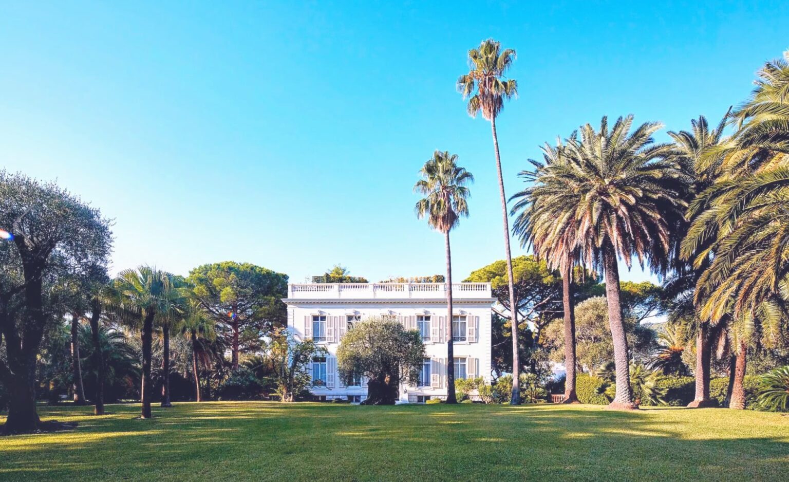 The Story Behind The Rolling Stone's House in France - ICONIC RIVIERA