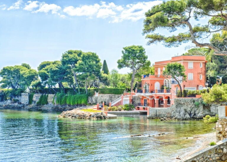 La Fleur Du Cap / Place David Niven à Cap Ferrat