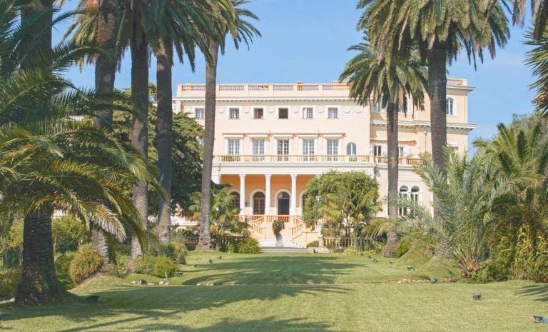 Un Roi Maléfique, Sa Prostituée Adolescente et les Villas les Plus Chères du Monde