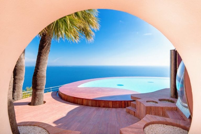 Histoires folles derrière des villas célèbres