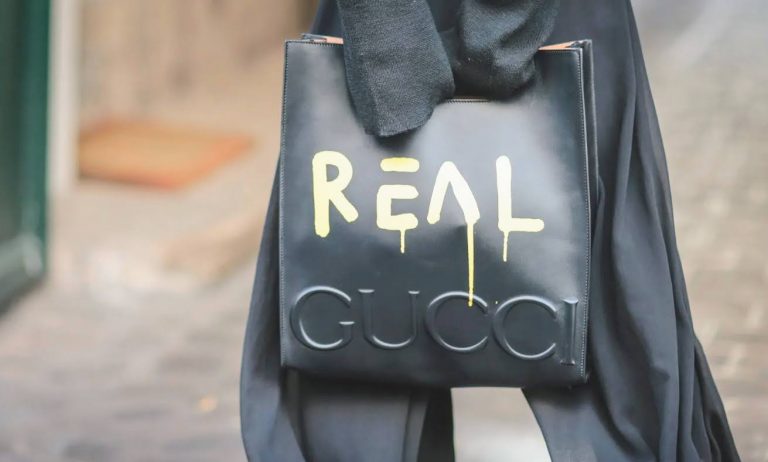 Pourquoi vous devriez laisser vos vêtements de créateur à la maison